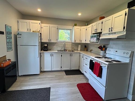 5th image of 14 East Dr
