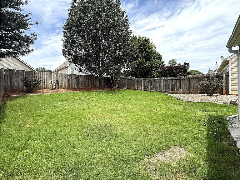 2150 Lexington Ln — Photo 21