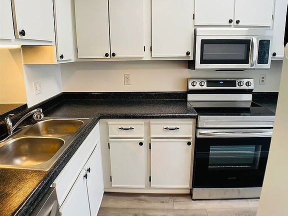 5th image of 515 E Graham Pl #1