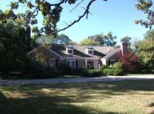 1045 Ash Lawn Dr, Lake Forest, IL 60045