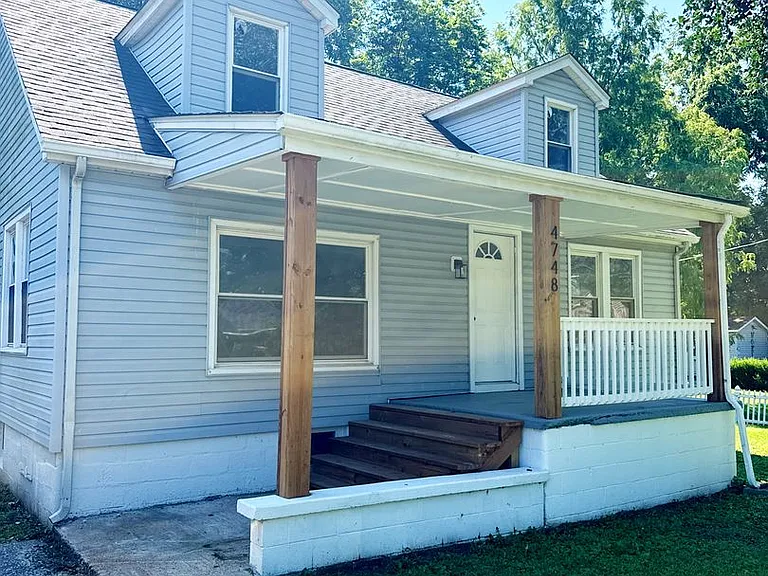 4748 Warnock Ave — Photo 3