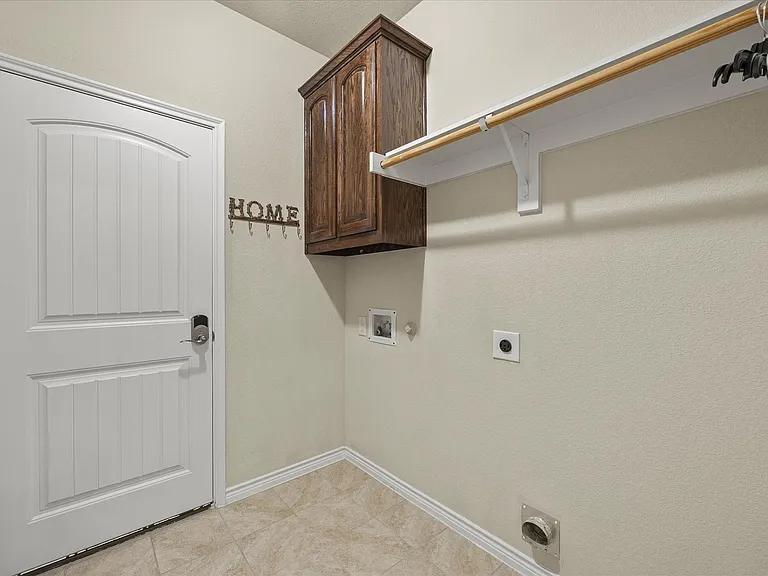 1409 Hidden Creek Dr — Photo 19