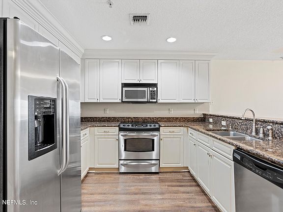 3rd image of 1478 RIVERPLACE Boulevard #1401