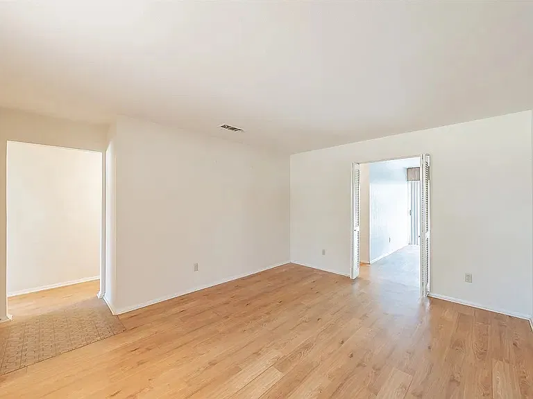 3 bed, 1267 sqft, $1,900 — Photo 2
