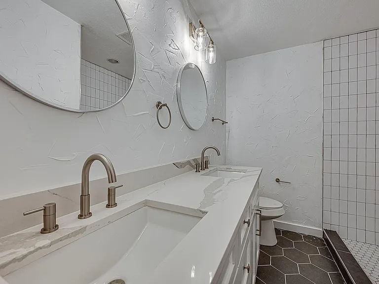 4728 Houghton Ave — Photo 11