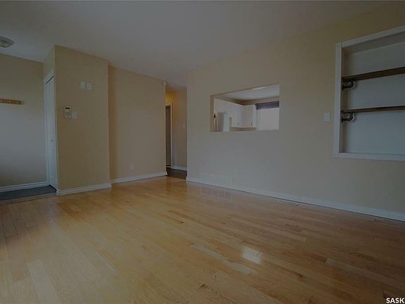 4th image of 238 Forsyth Cres