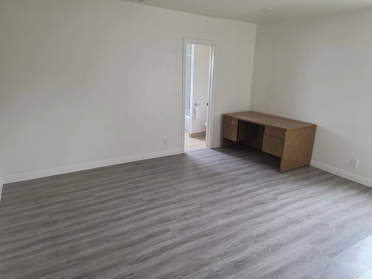 3 bed, 2112 sqft, $3,900 — Photo 3