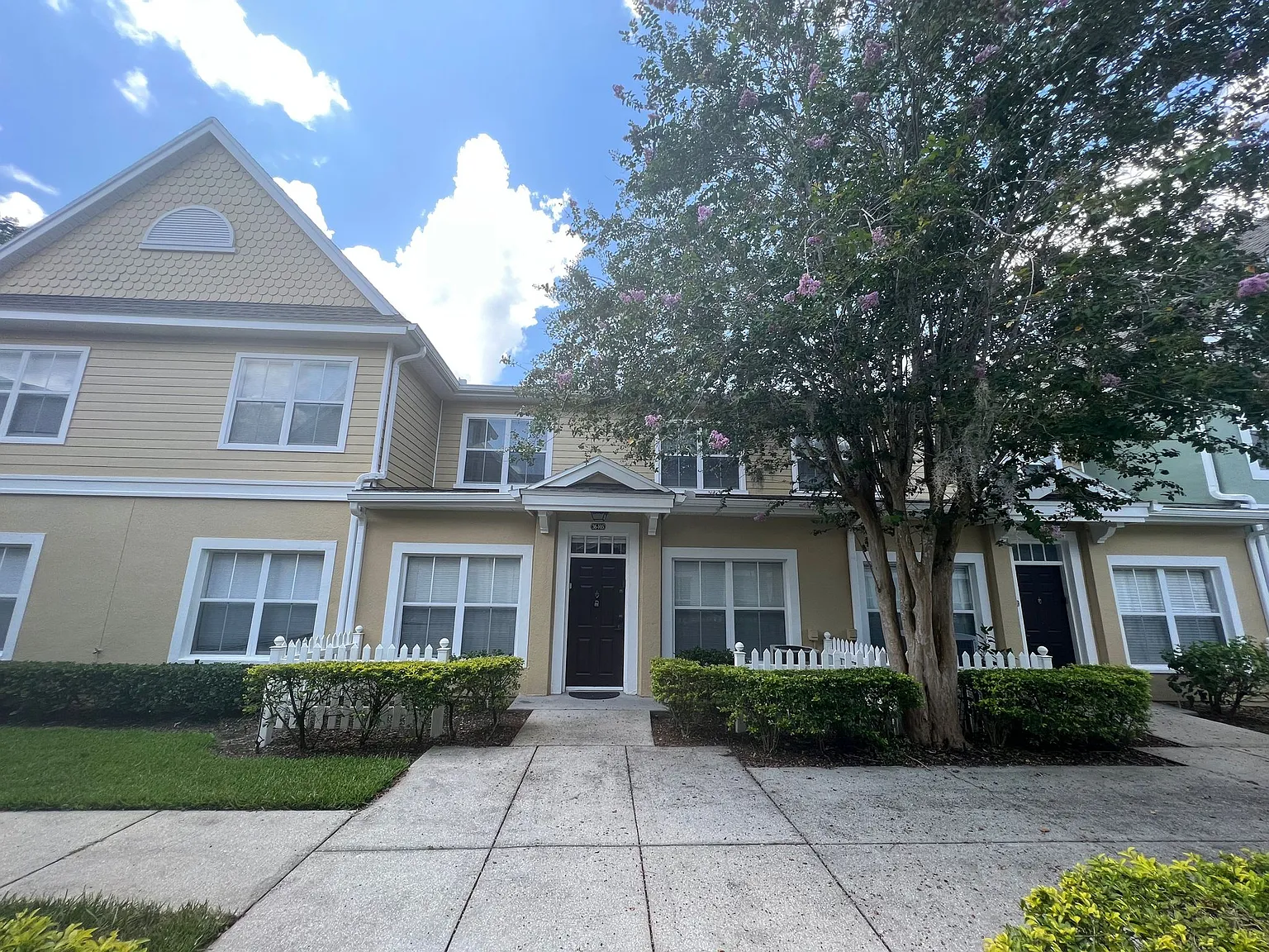 3 bed, 1296 sqft, $2,100 — Photo 2