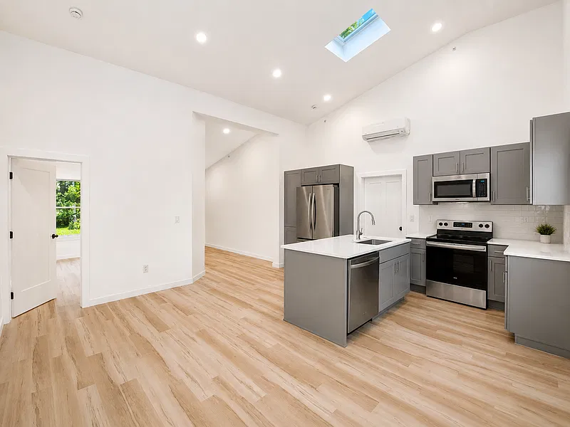 2 bed, 1.0 bath, 1083 sqft, $3,100 — Photo 3