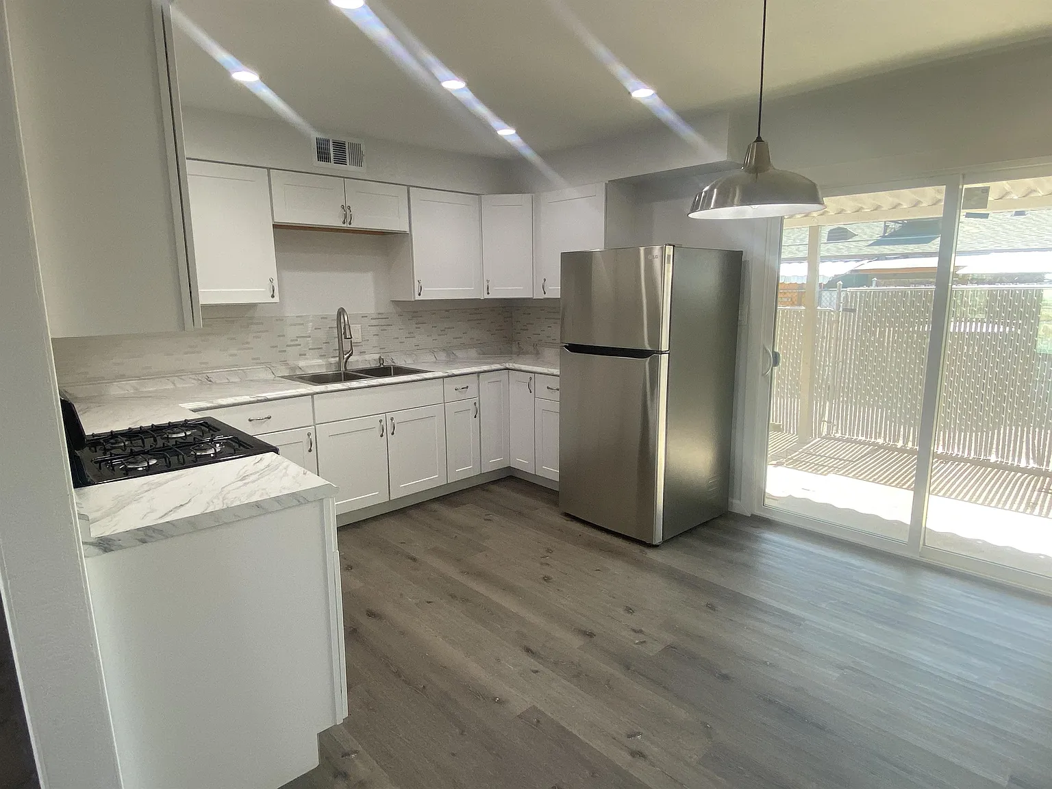 1302 North 48th Place - 4 — Photo 3