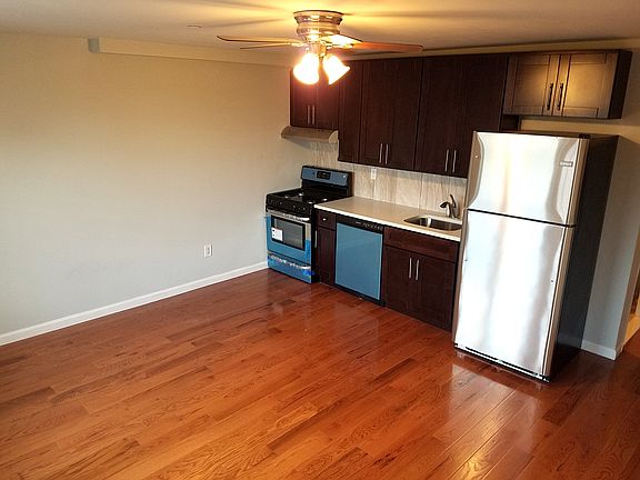 2nd image of 2138 38th St #2