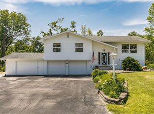 1017 Rolling Glen Dr, Marion, IA 52302