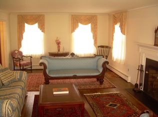 1 E Gate Ln, Setauket, NY 11733