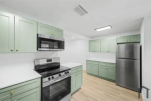 3 bed, 1055 sqft, $1,875 — Photo 4