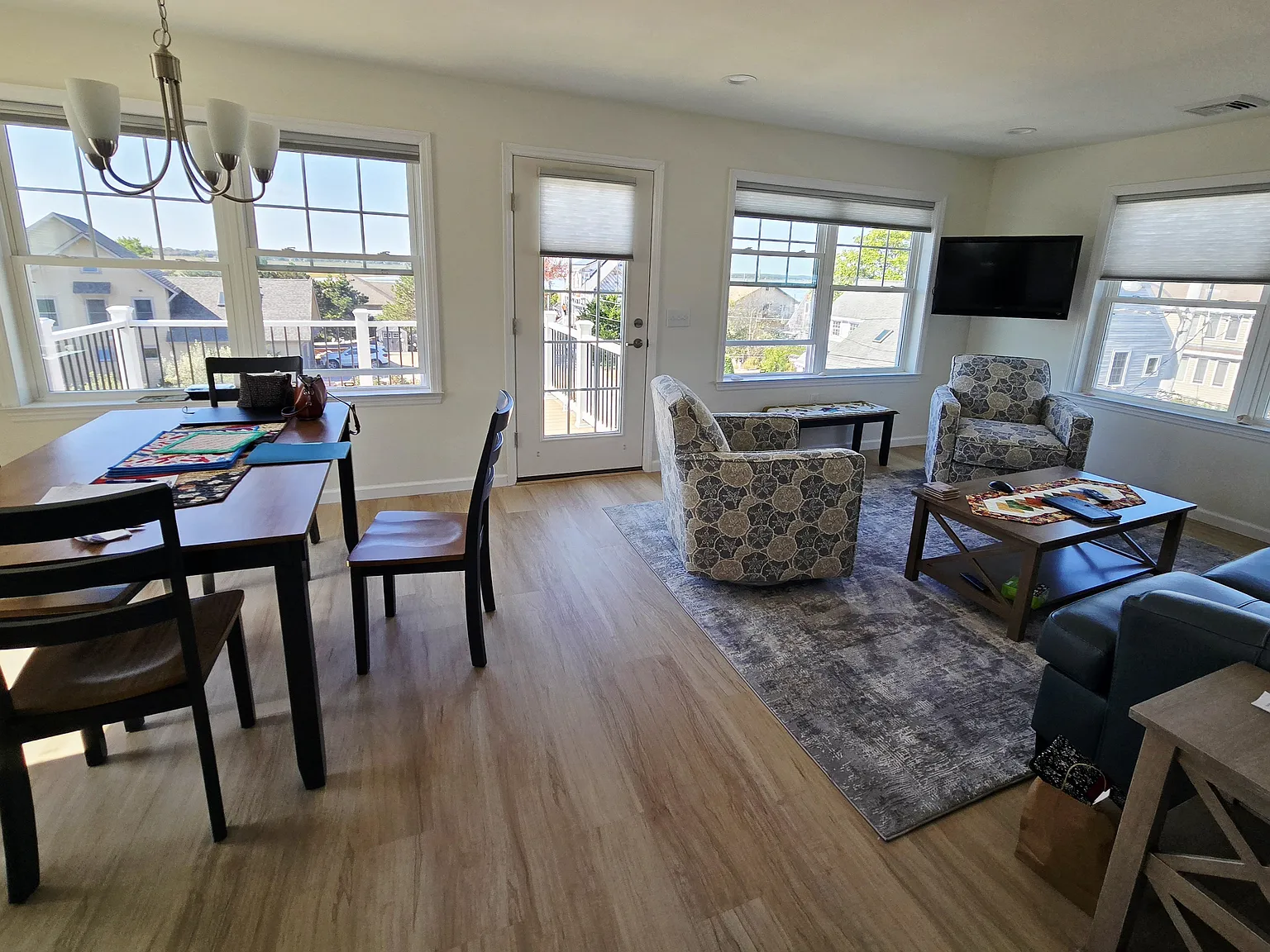 3 bed, 1565 sqft, $3,300 — Photo 4