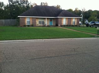 423 Eaglewood Ln, Florence, MS 39073