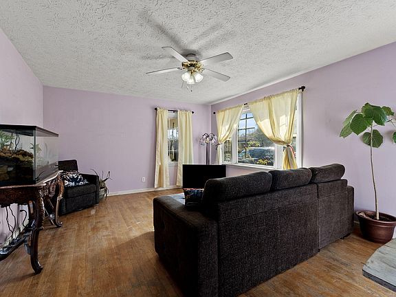 2nd image of 515 Hickory Hill Dr