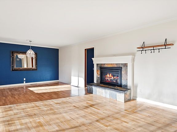 2nd image of 1944 Howard St #1