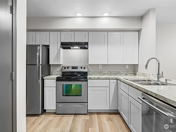 Kitchen in building 4545 Unit A>