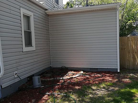 3rd image of 3229 Brest Ave