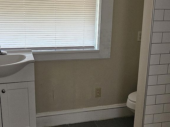 5th image of 218 S Circle Dr