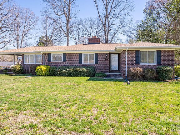 3rd image of 1606 Davis Park Rd