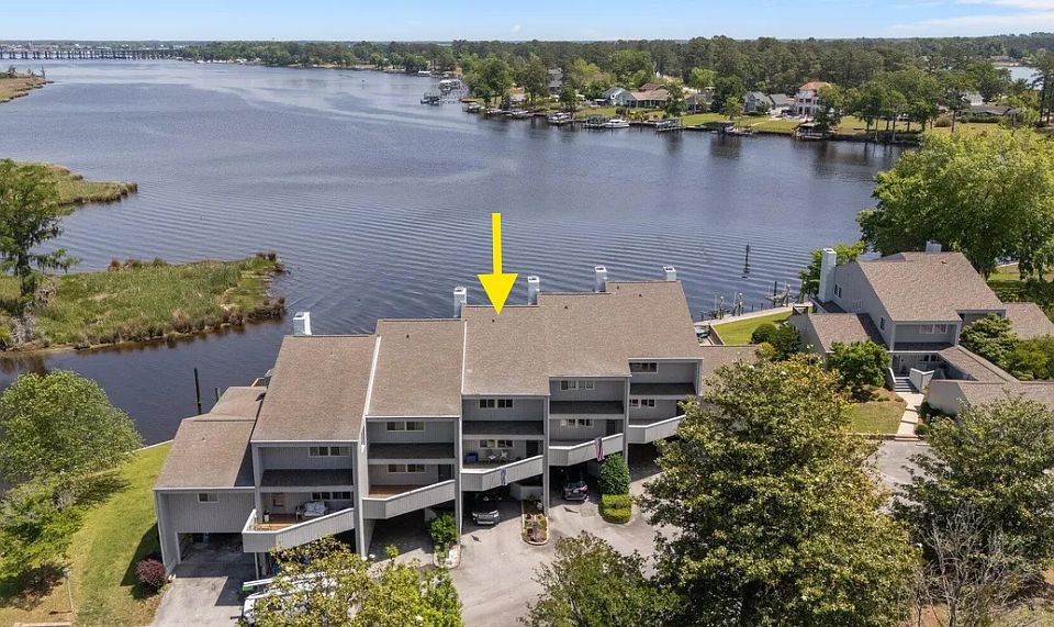 Central unit with decks on front and back. Overlooks the Trent River towards downtown New Bern.
