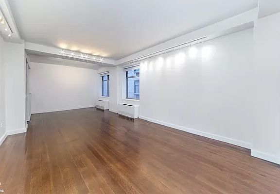2nd image of 100 W 58th St APT 9A