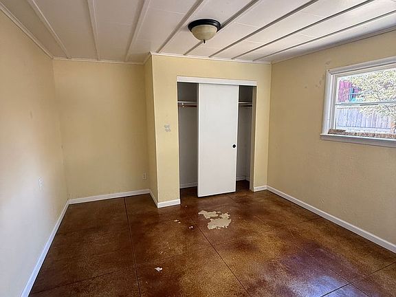 5th image of 101 W Main St APT D