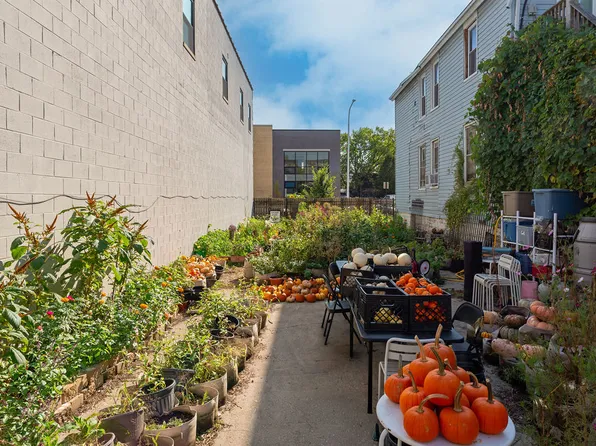 2048 W Grand Ave, Chicago, IL 60612