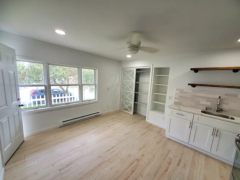 11 Franklin Ave #4 — Photo 3