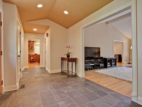 2nd image of 756 Stonegate Rd