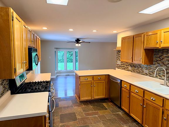 4th image of 11820 S Avers Ave