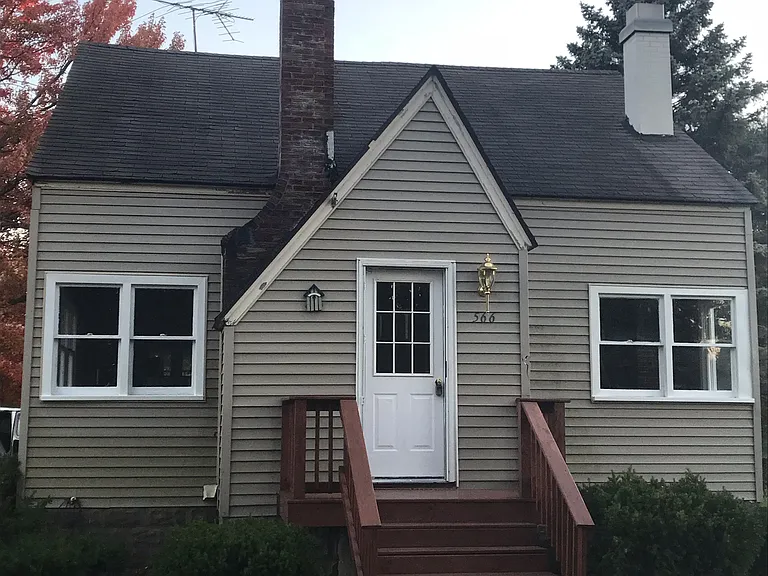 566 E Sebewaing St — Photo 1