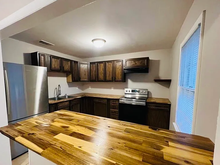 3415 Mimosa Ln NW — Photo 2