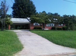 2909 Poinsetta Dr, Winston Salem, NC 27107