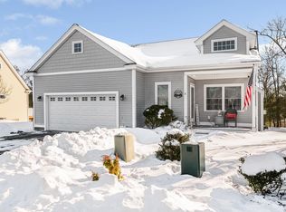 8 Crown Point Cir, Merrimack, NH 03054