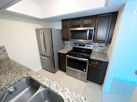 3rd image of 223 Dolphin Poin APT 9