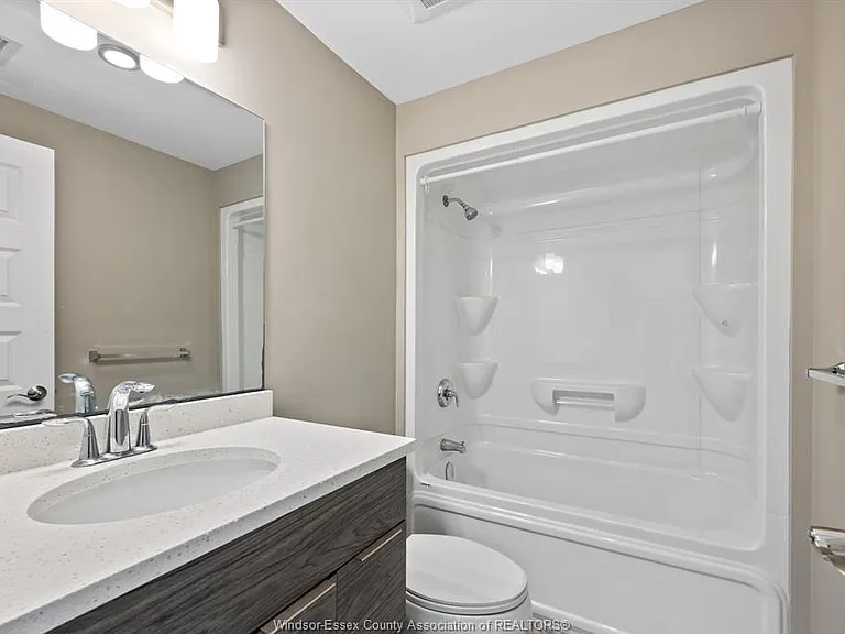 955 Ouellette Ave #205 — Photo 14