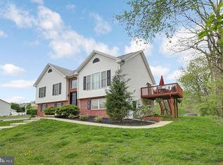 490 Hamilton Dr, Middletown, PA 17057