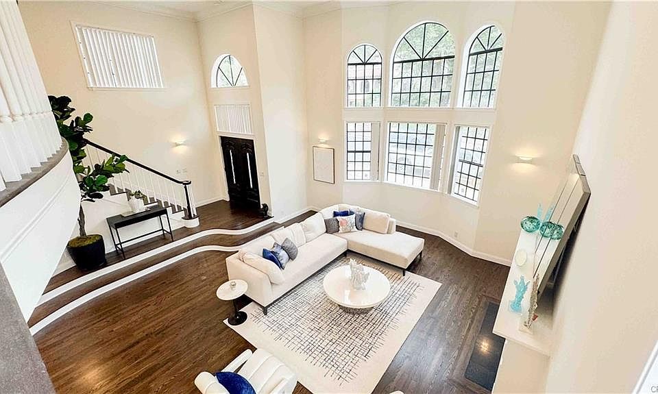 Vaulted ceilings upon entry