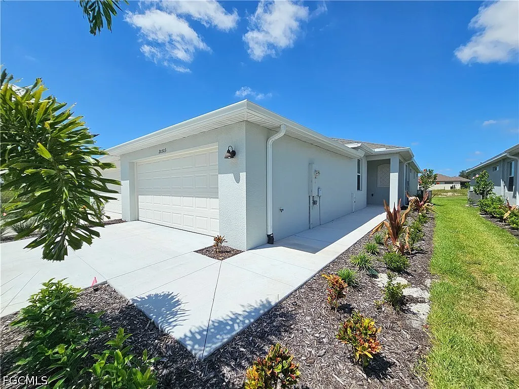 2 bed, 2.0 bath, 1564 sqft, $1,900 — Photo 2