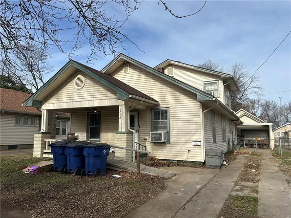 1012 W 4th St, Coffeyville, KS 67337