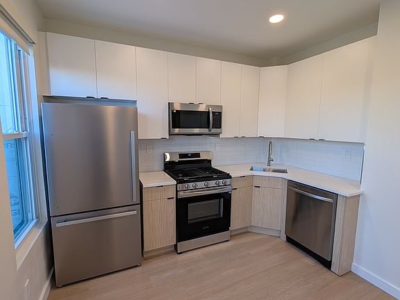 2nd image of 168 Van Horne St #2A