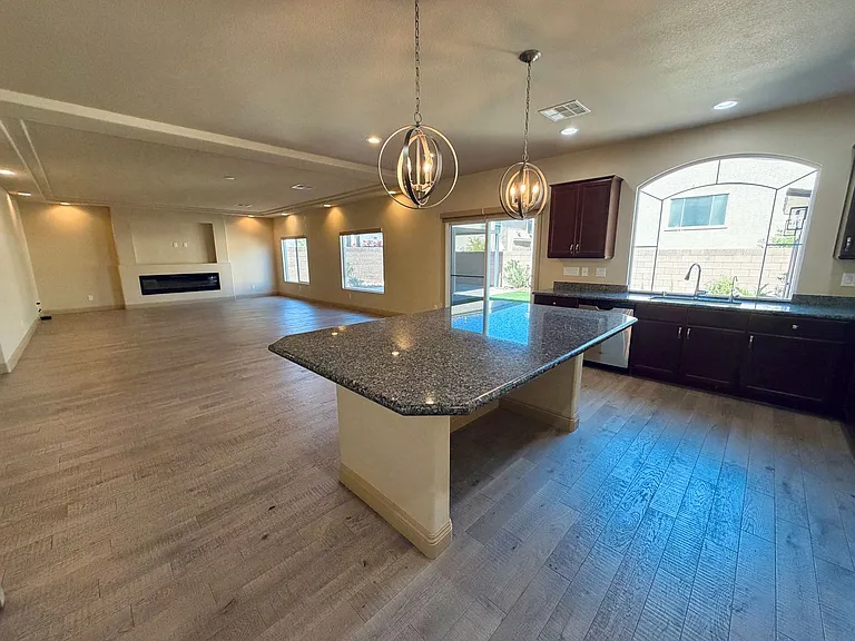 9842 Russian Hill St — Photo 16