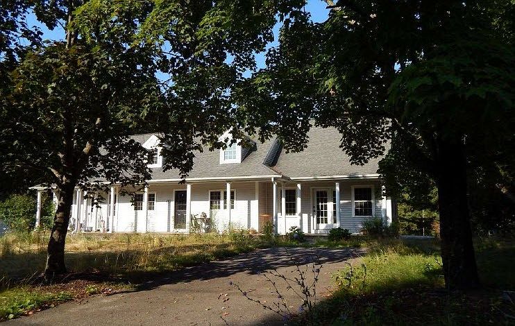 2nd image of 195 Joy Rd