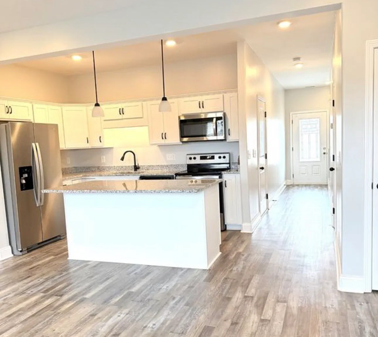 2 bed, 1307 sqft, $1,500 — Photo 2