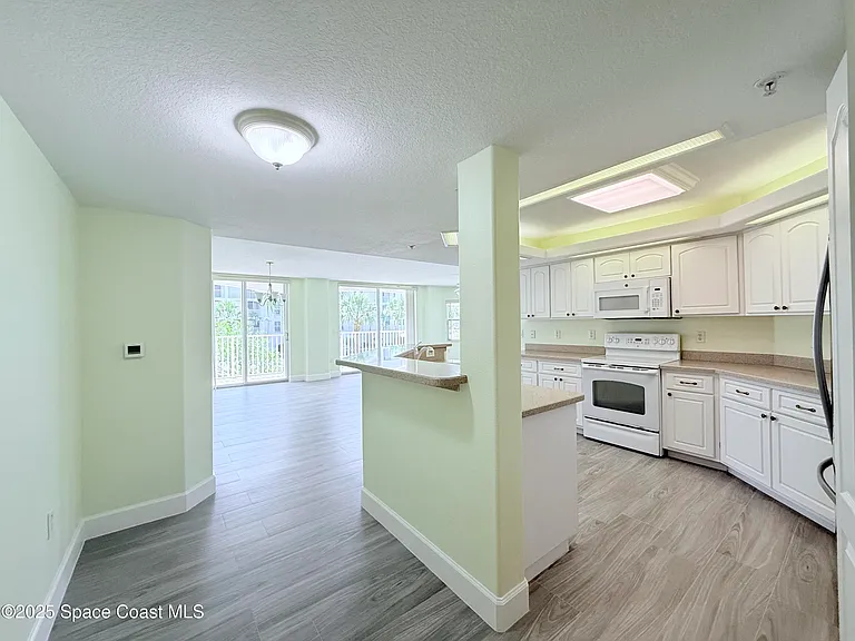 8922 Laguna Ln #201 — Photo 13