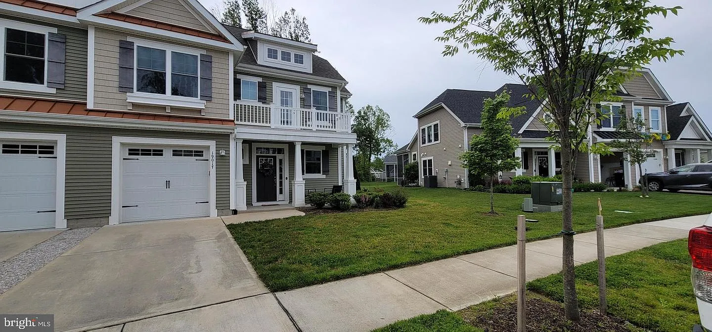4 bed, 2.5 bath, 3000 sqft, $3,600 — Photo 2