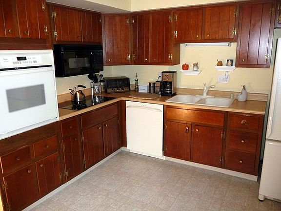 Large eat-in kitchen